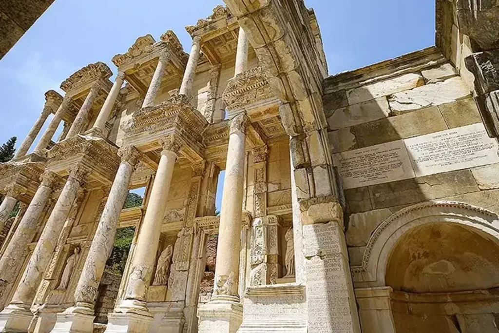 İzmir Artemis Tapınağı